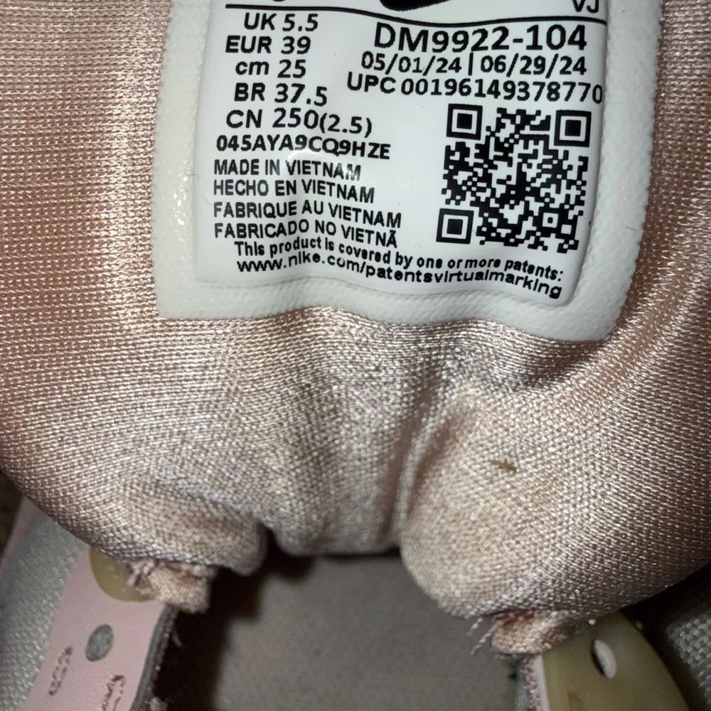 Nike Women's Air Max 90 Futura Low-Top Sneakers in Blush Pink and Cream - Picture 11 of 11